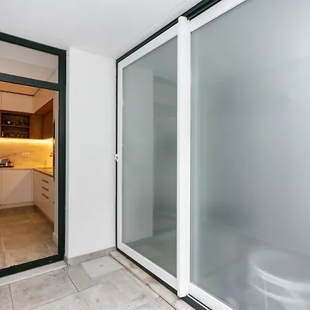 Apartment 2br Terrasse Townhouse Style With Ac | By Airnest