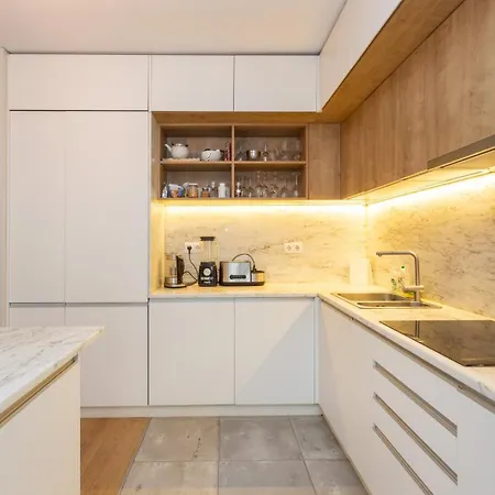 2br Terrasse Townhouse Style With Ac | By Airnest * Lisbon
