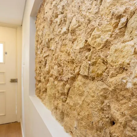 Apartment 2br Terrasse Townhouse Style With Ac | By Airnest